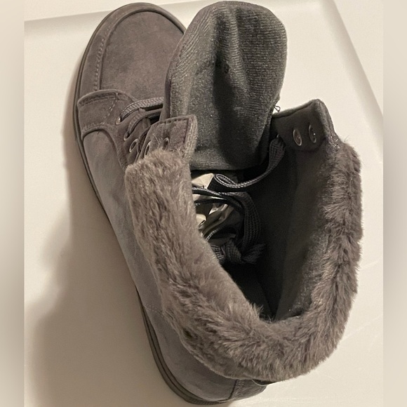 Faux Fur Gray Lace Up Style Wedge Insole Winter Boots Women’s various sizes NIB - Picture 11 of 14
